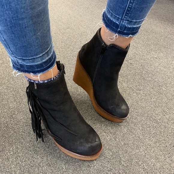 ShopFor_Fun Boutique Shoes Ladies Burke Black Faux Suede Fringe